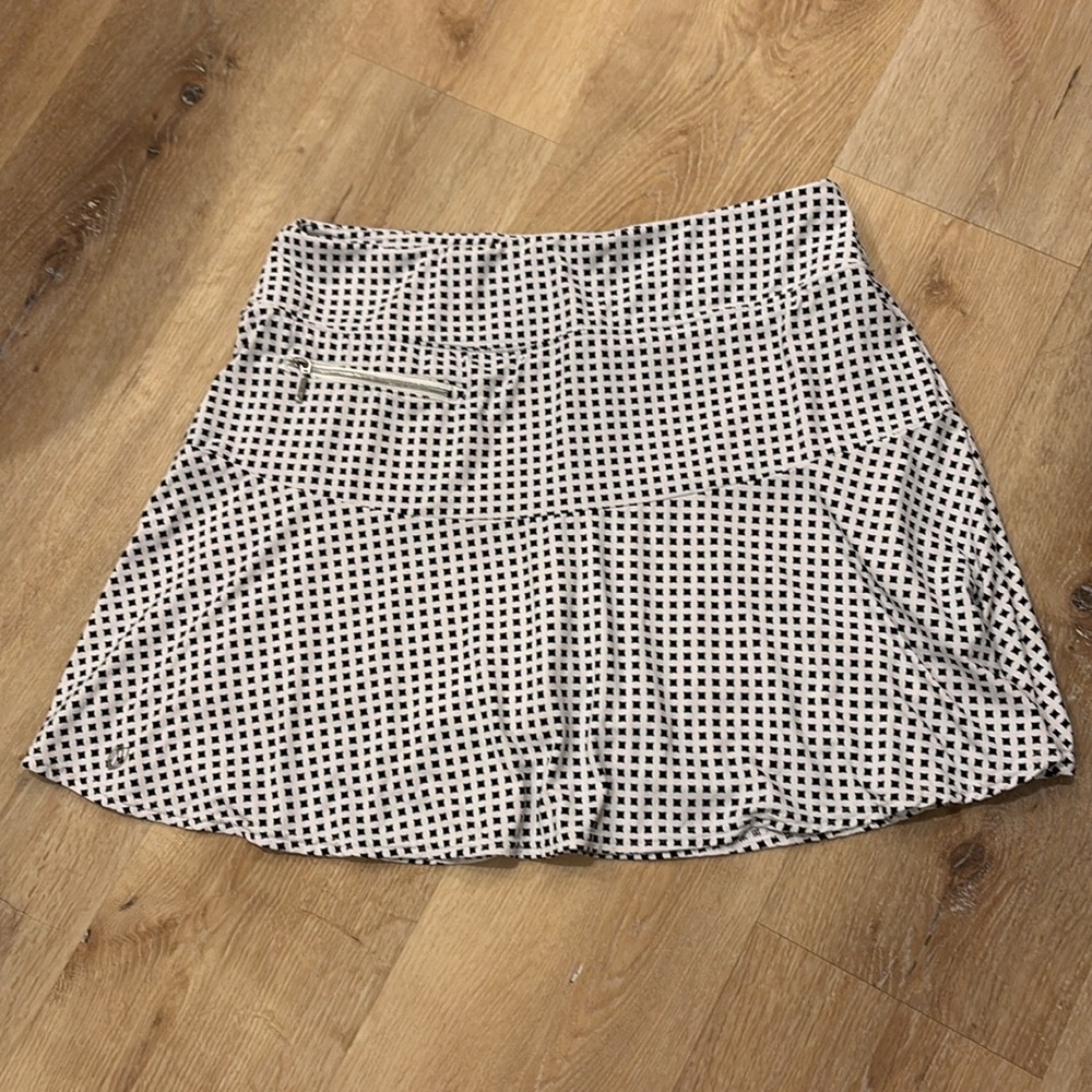 Women’s White & Black Golf Skort